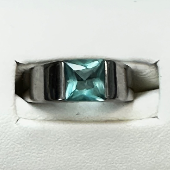 Silver Tone Ring w/Princess Cut Aqua Blue Stone. Vintage. - Picture 13 of 13